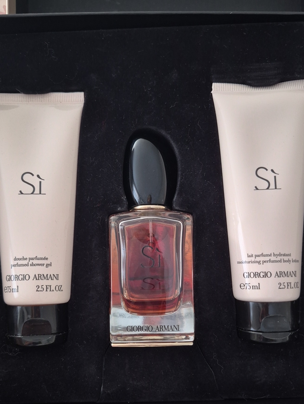 Giorgio Armani Sì Fragrance and Body Lotion  And Shower Gel.